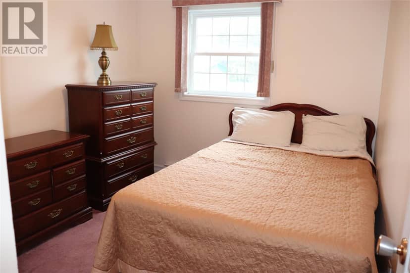 96 Colonial Avenue — photo 15 of 25