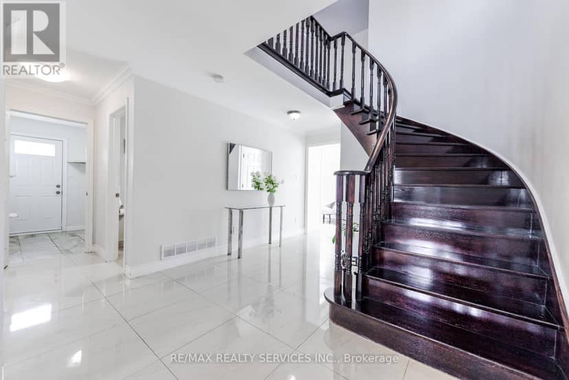 10 St Mark Place — photo 11 of 40