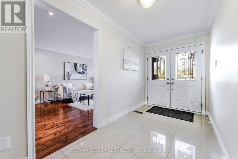 10 St Mark Place — photo 9 of 40