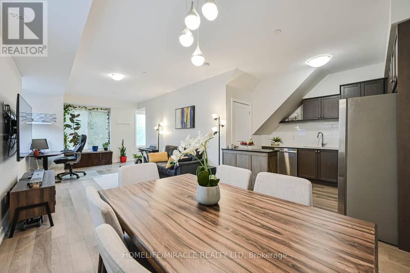 114 - 256 Royal York Road — photo 12 of 36