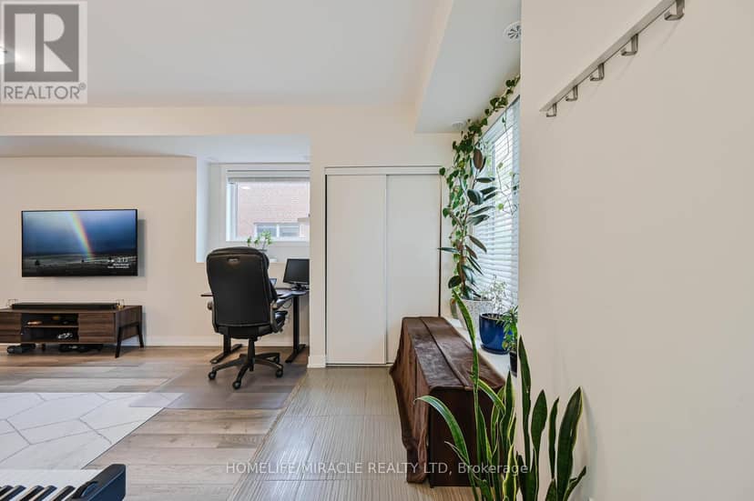 114 - 256 Royal York Road — photo 7 of 36