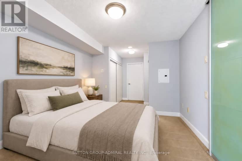 3210 - 2191 Yonge Street — photo 17 of 40