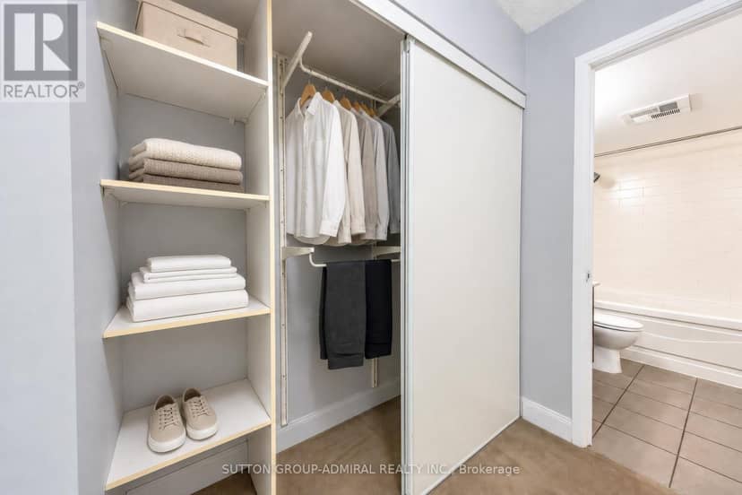 3210 - 2191 Yonge Street — photo 19 of 40