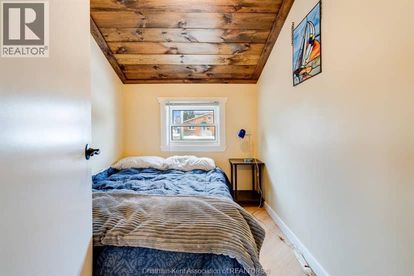 1040 Kerr AVENUE — photo 13 of 40