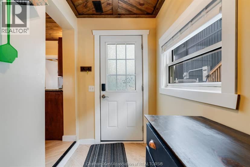1040 Kerr AVENUE — photo 3 of 40