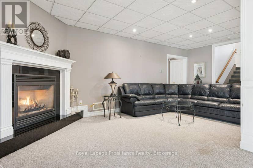 128 Maple Drive — photo 26 of 40