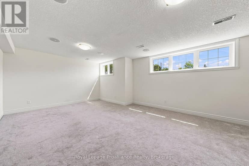 63 Freedom Crescent — photo 33 of 40
