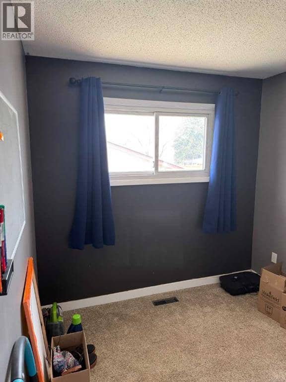 1539 4 Avenue NE — photo 13 of 27