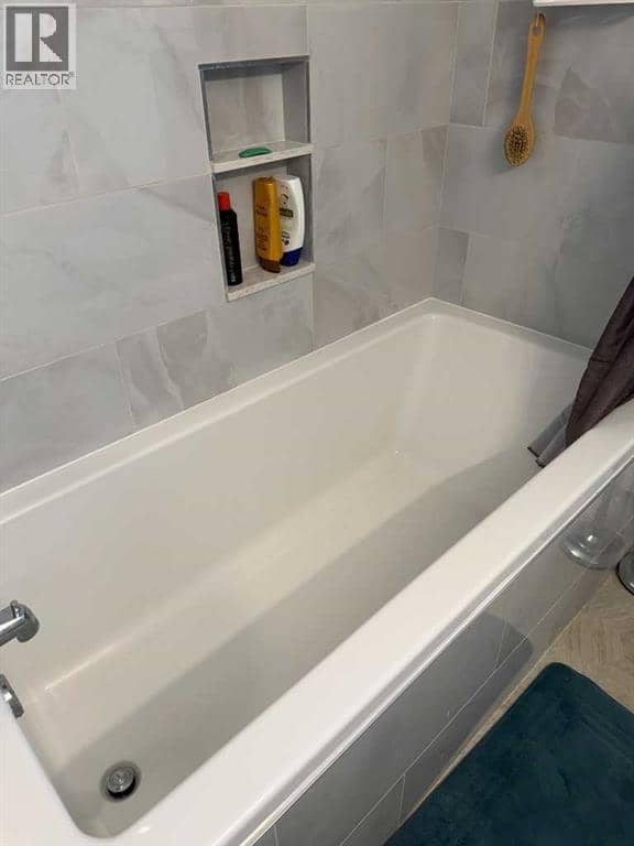 1539 4 Avenue NE — photo 10 of 27
