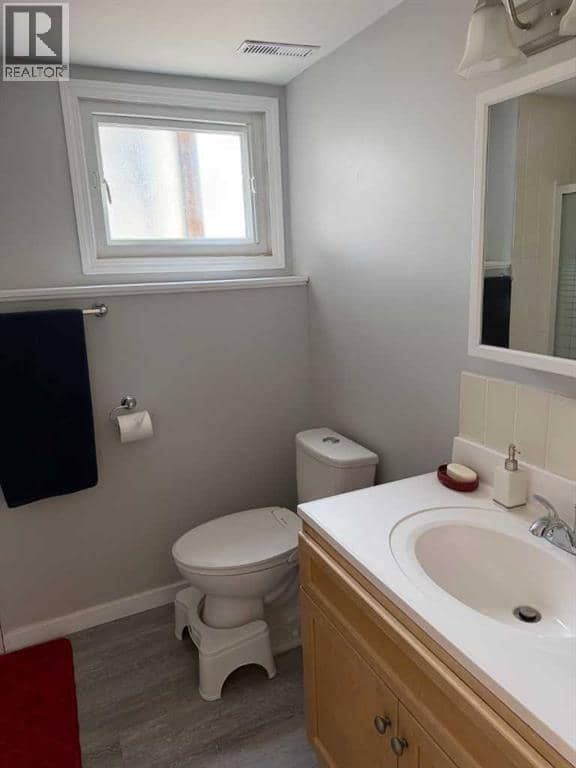 1539 4 Avenue NE — photo 17 of 27