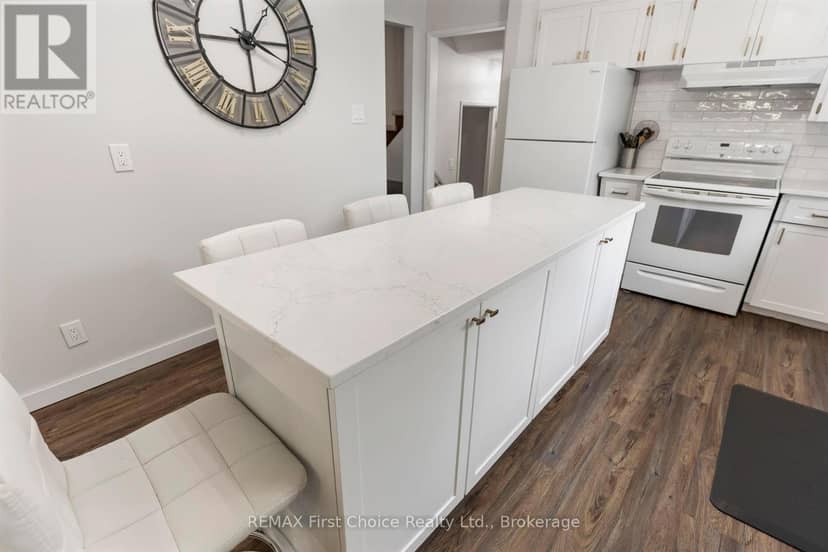 386 Lambton Place — photo 3 of 40
