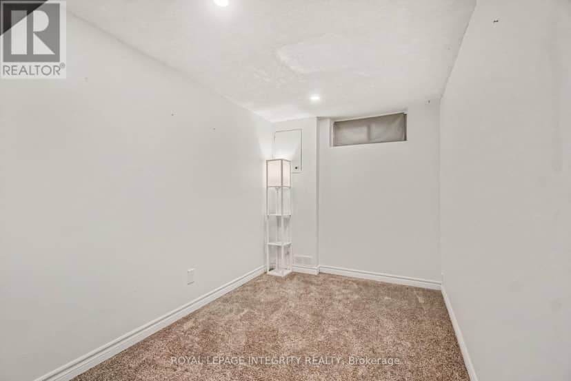 C - 33 Woodfield Drive — photo 30 of 39