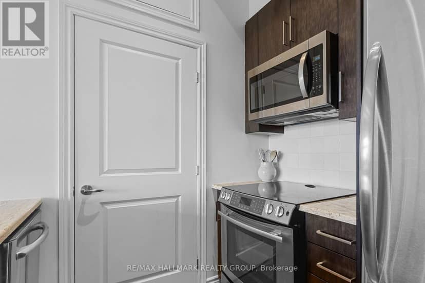 311 - 682 Churchill Avenue N — photo 16 of 40