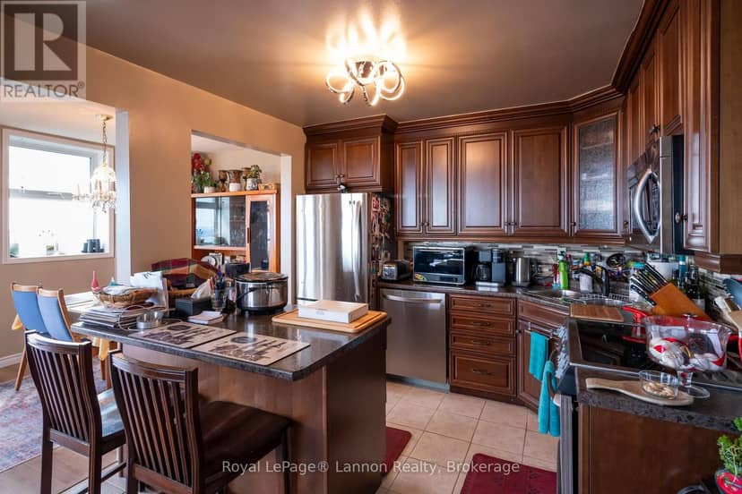 1503 - 405 Waverley Street — photo 13 of 40