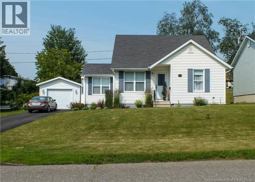 121 Creighton Street South, Woodstock