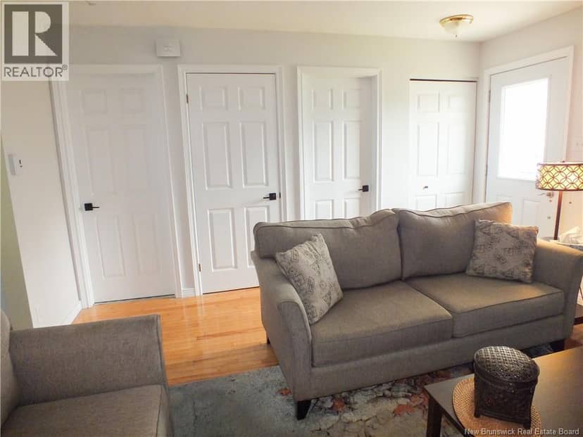 121 Creighton Street South — photo 11 of 40