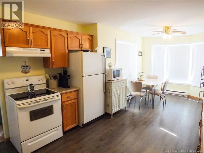 121 Creighton Street South — photo 14 of 40
