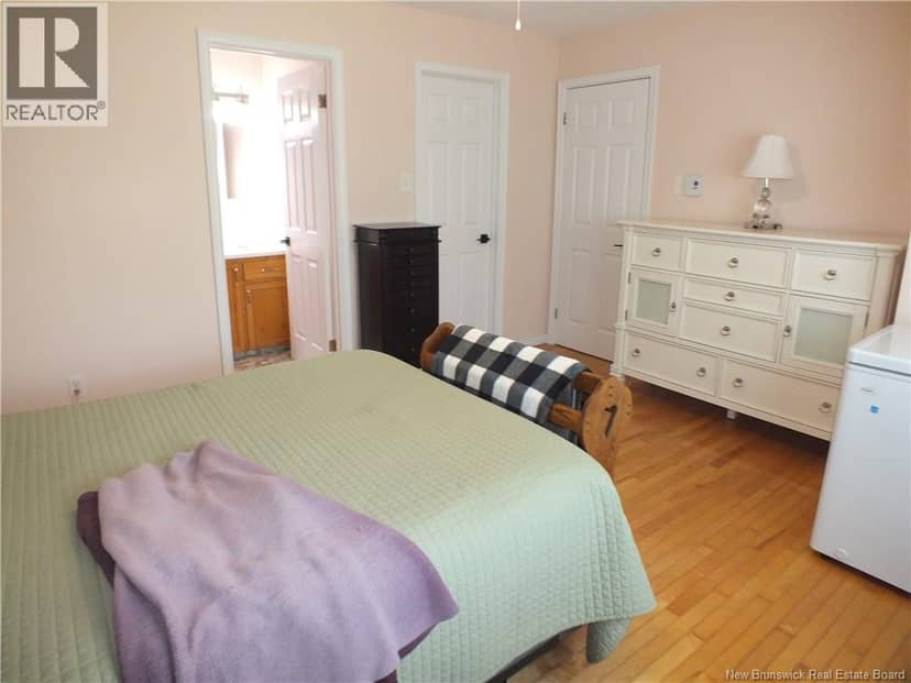 121 Creighton Street South — photo 20 of 40