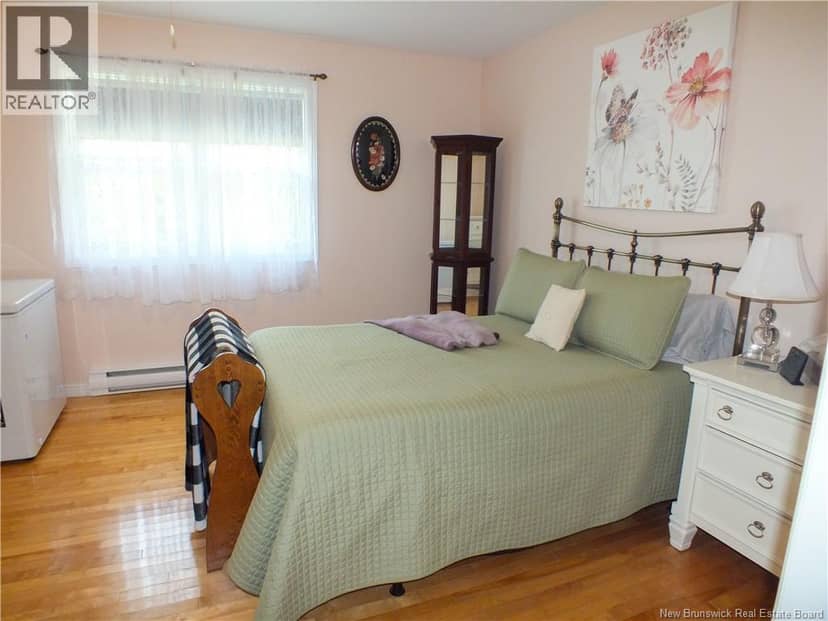 121 Creighton Street South — photo 22 of 40