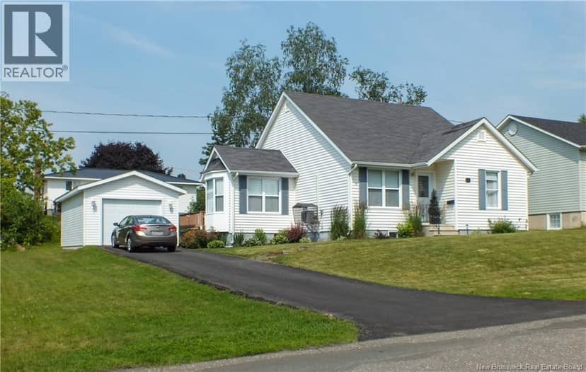 121 Creighton Street South — photo 40 of 40