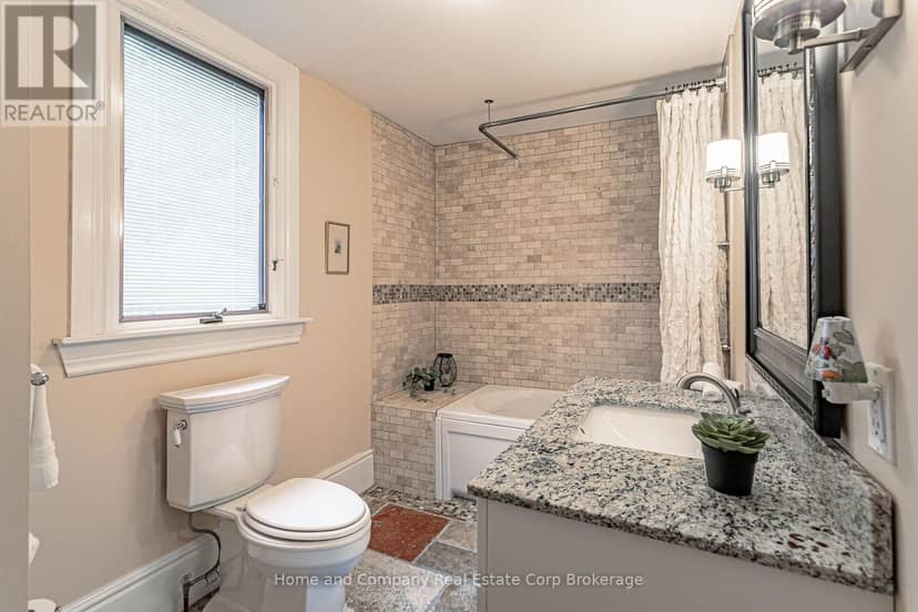 105 Centre Street — photo 19 of 40