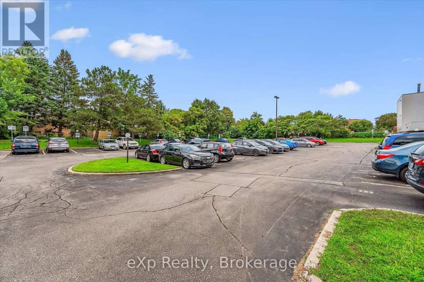 404 - 65 Silvercreek Parkway N, Guelph, photo 2