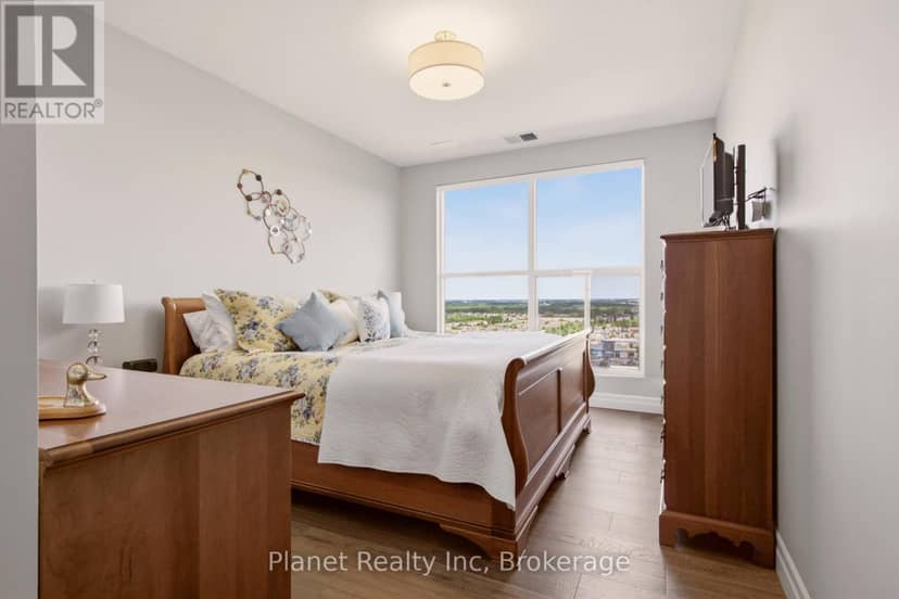 910 - 1878 Gordon Street — photo 10 of 28