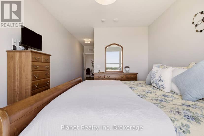 910 - 1878 Gordon Street — photo 11 of 28
