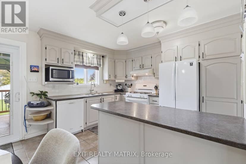 353 Nelson Street E — photo 10 of 37
