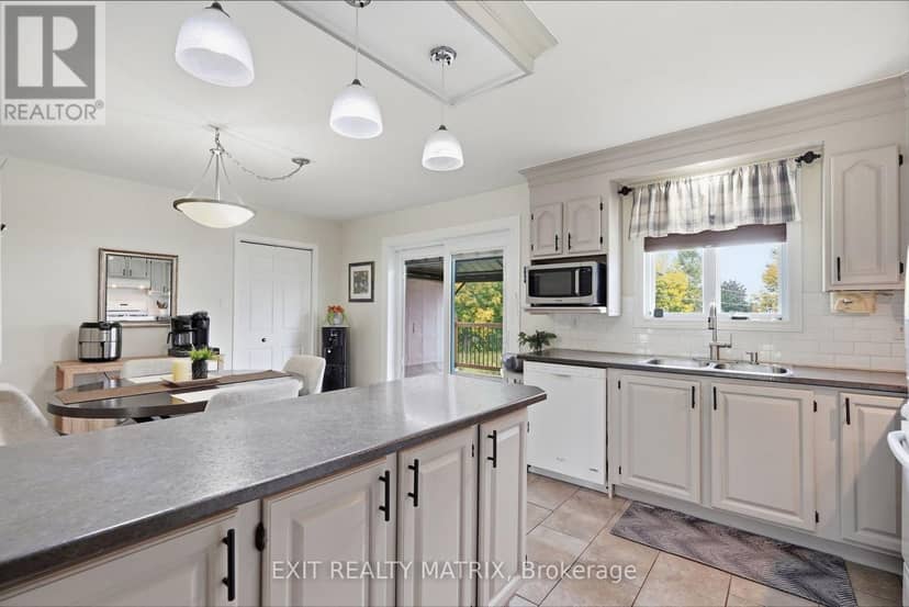353 Nelson Street E — photo 11 of 37