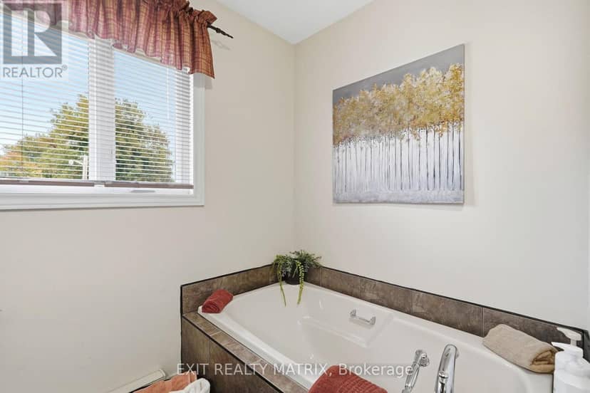 353 Nelson Street E — photo 17 of 37