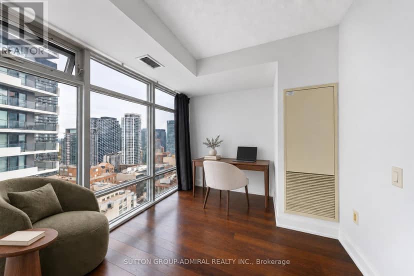 3210 - 2191 Yonge Street — photo 13 of 40