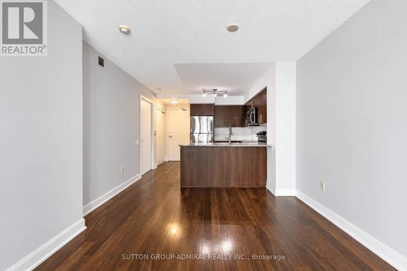 3210 - 2191 Yonge Street — photo 27 of 40