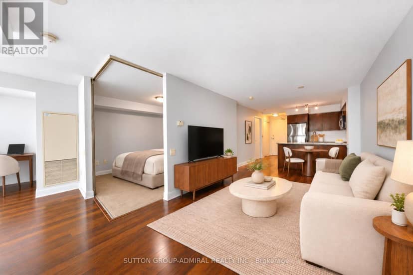 3210 - 2191 Yonge Street — photo 1 of 40