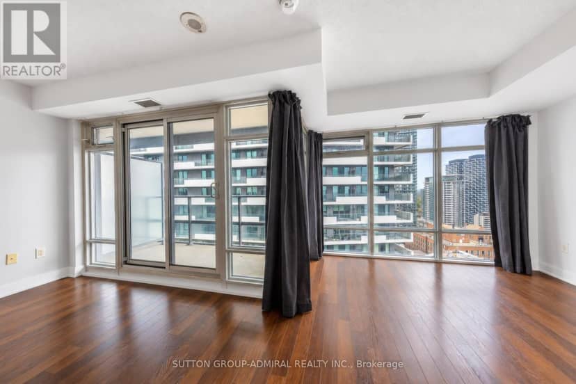 3210 - 2191 Yonge Street — photo 28 of 40