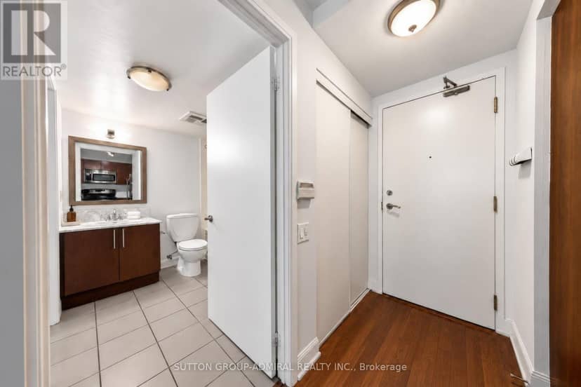 3210 - 2191 Yonge Street — photo 24 of 40