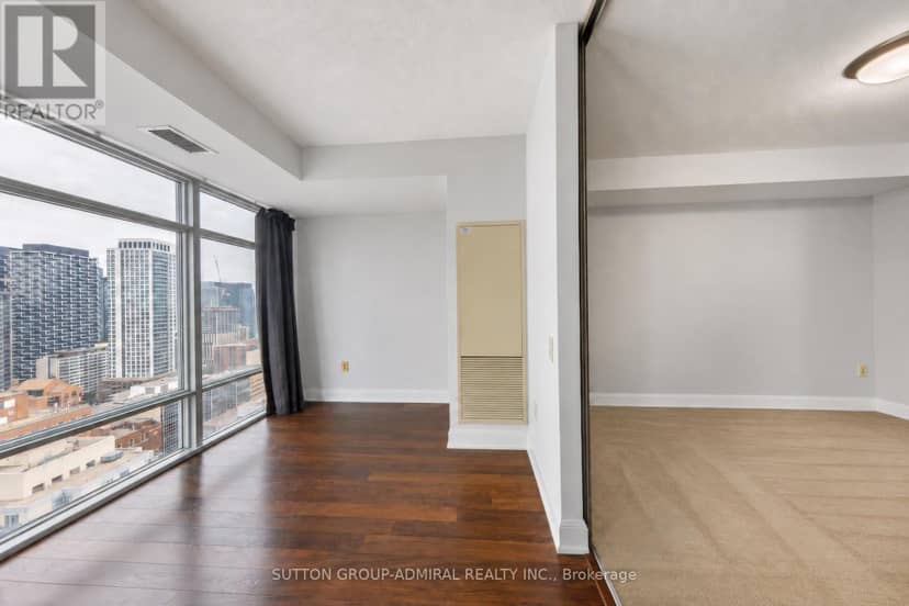 3210 - 2191 Yonge Street — photo 32 of 40