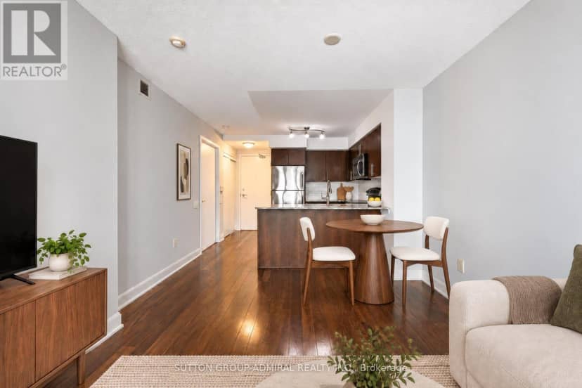3210 - 2191 Yonge Street — photo 4 of 40