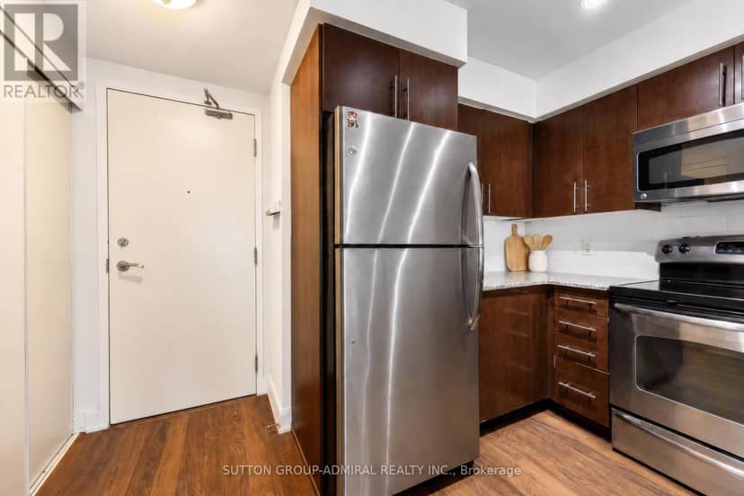 3210 - 2191 Yonge Street — photo 5 of 40