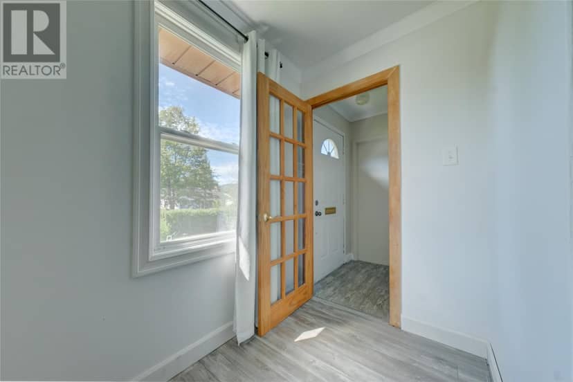 127 Reid Street — photo 4 of 23