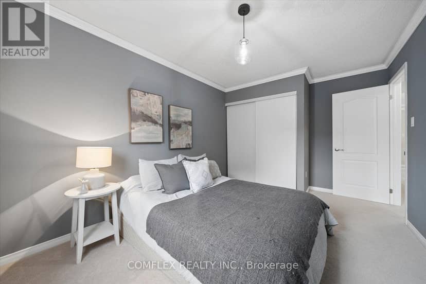 59 Hodnett Crescent — photo 34 of 40