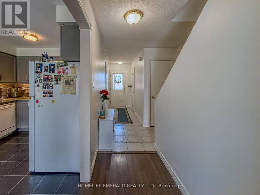 1 Potter Crescent — photo 17 of 40