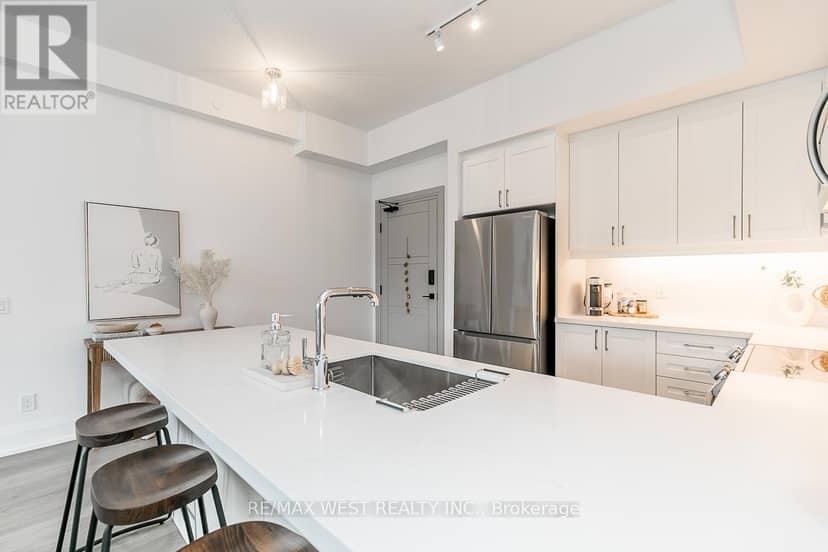 212 - 1 Hume Street — photo 10 of 34