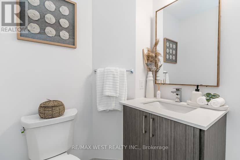 212 - 1 Hume Street — photo 25 of 34