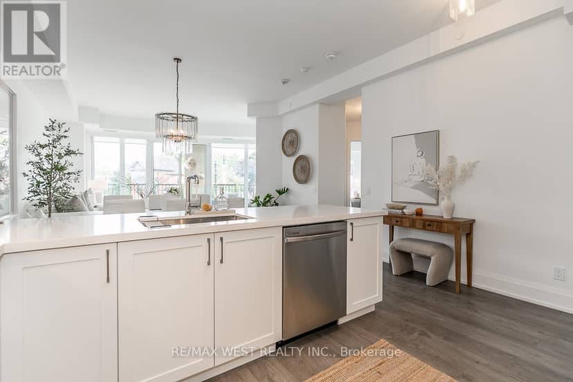 212 - 1 Hume Street — photo 7 of 34