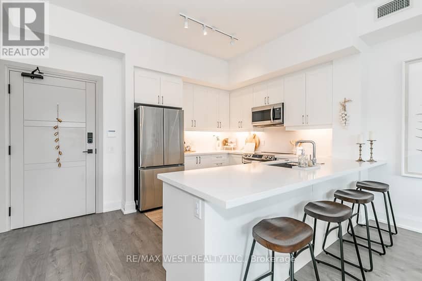 212 - 1 Hume Street — photo 8 of 34