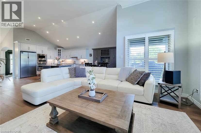 24 CARMICHAEL Crescent — photo 19 of 40