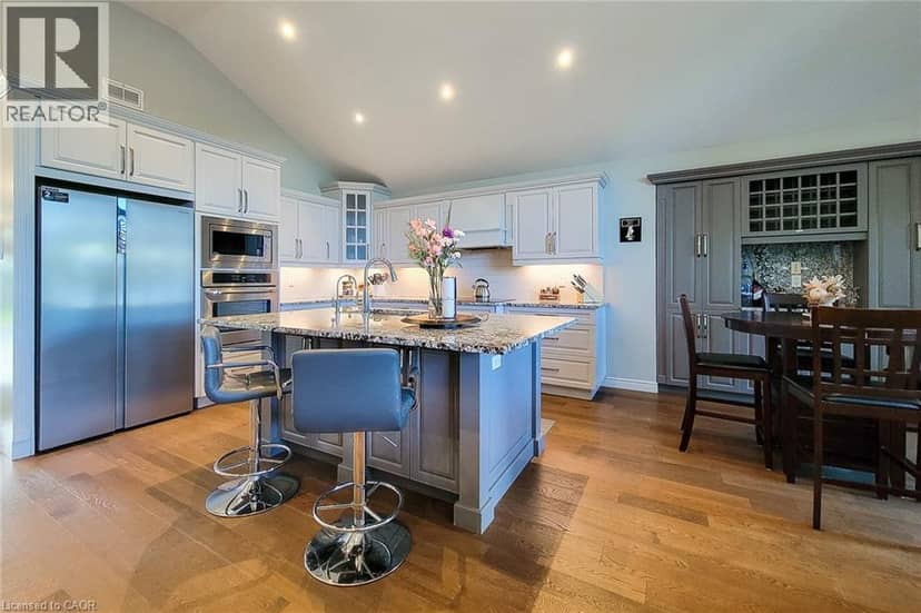 24 CARMICHAEL Crescent — photo 20 of 40