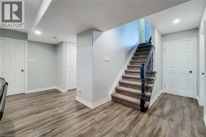 24 CARMICHAEL Crescent — photo 38 of 40