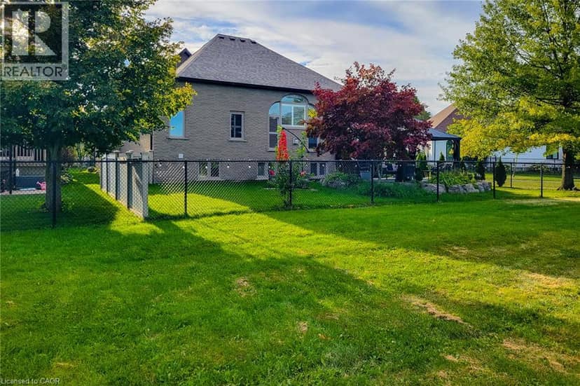 24 CARMICHAEL Crescent — photo 4 of 40